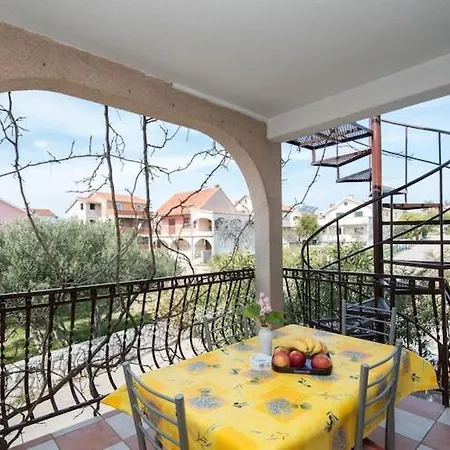 Apartment Fidelis - One Bedroom With Terrace And Garden View 2
