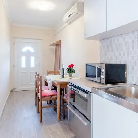 Fidelis - One Bedroom With Terrace And Garden View 2 Apartment