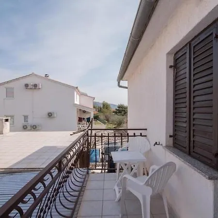 Fidelis - One Bedroom With Terrace And Garden View 2 Apartment Trogir