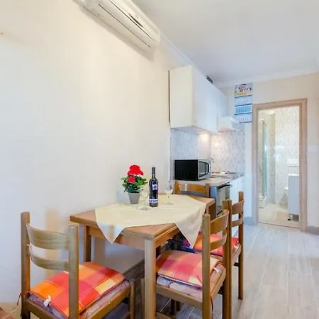 Fidelis - One Bedroom With Terrace And Garden View 2 * 트로기르