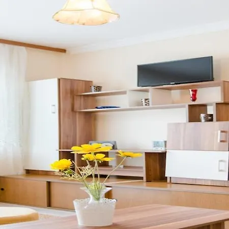 Fidelis - One Bedroom With Terrace And Garden View 2 트로기르